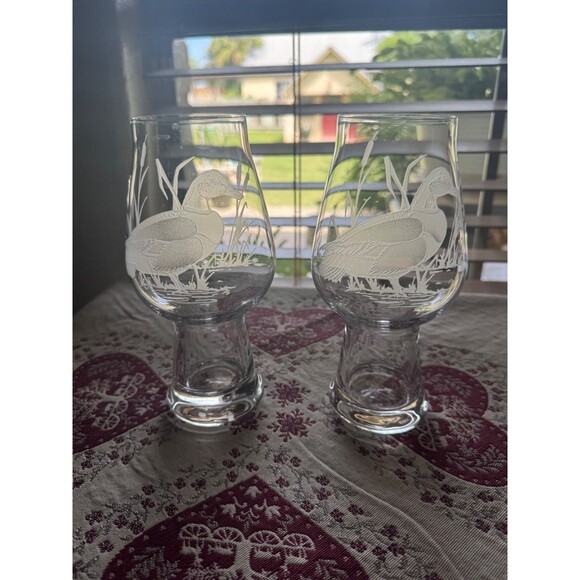 2 Coyle Etched Crystal Craft Beer Glasses Duck Waterfowl Hunting Barware Signed - Picture 1 of 3